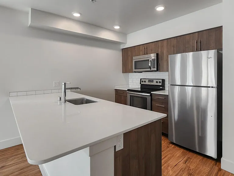 Dunn Motors Apartments — Photo 98