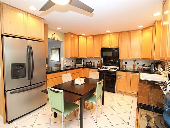 5th image of 243 N Prairie Ln