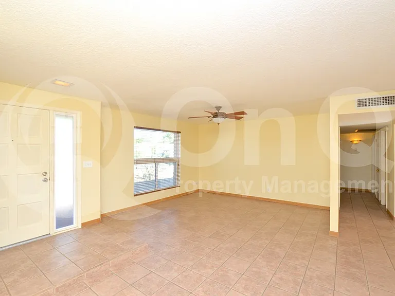 5019 E Laurel Ln — Photo 10