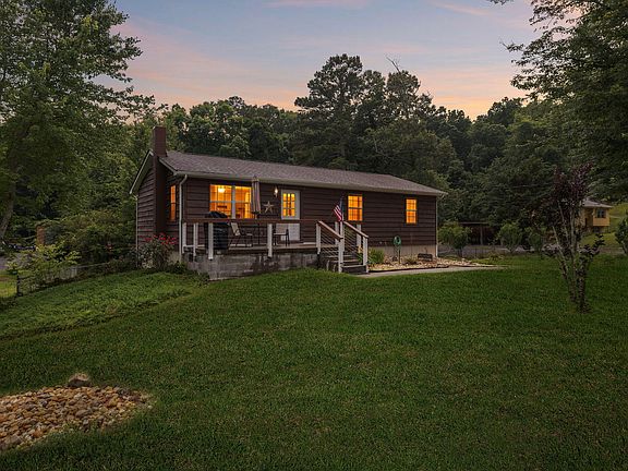 2nd image of 370 Homestead Cir NE