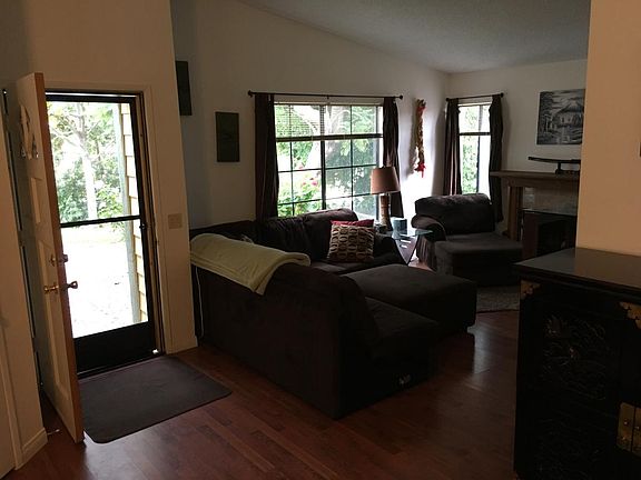 Living room/ entry