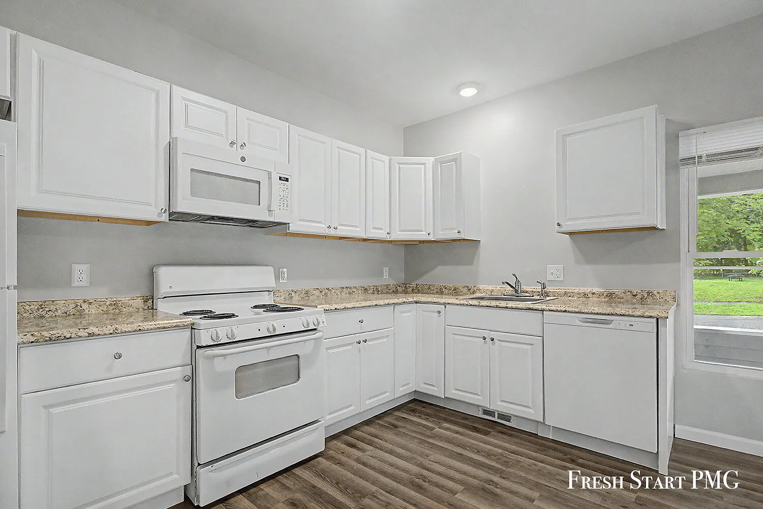 3 bed, 2.0 bath, 1056 sqft, $1,499 — Photo 2