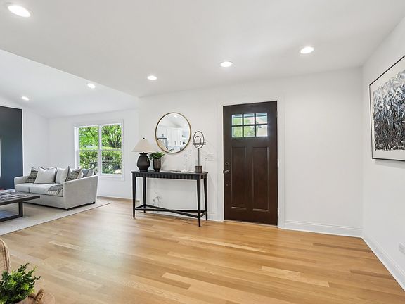 4th image of 629 N Lincoln Ave