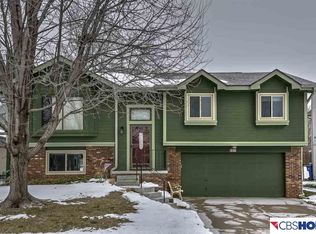 16562 Madison St, Omaha, NE 68135