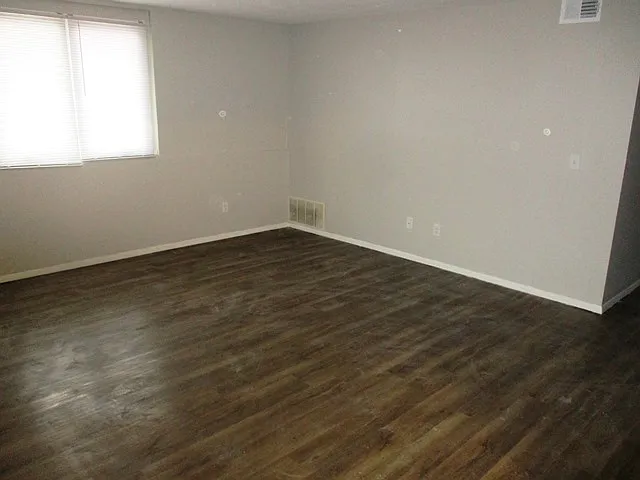 2204 Rainbow Ave — Photo 4