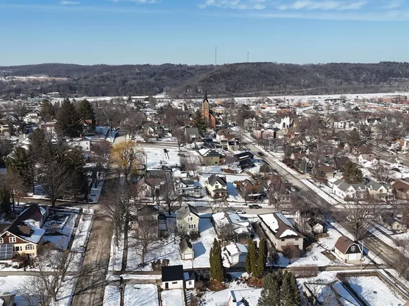 602 Grove St, Decorah, IA 52101