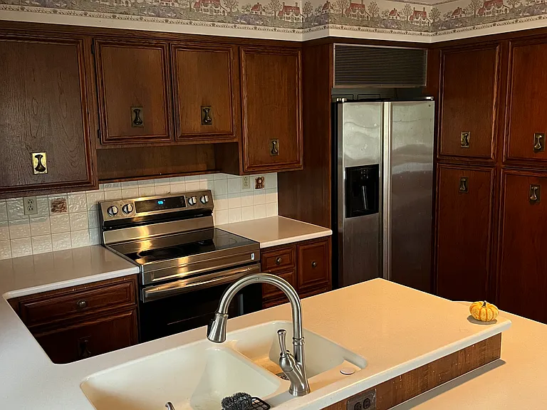 788 Clawson Ave — Photo 8