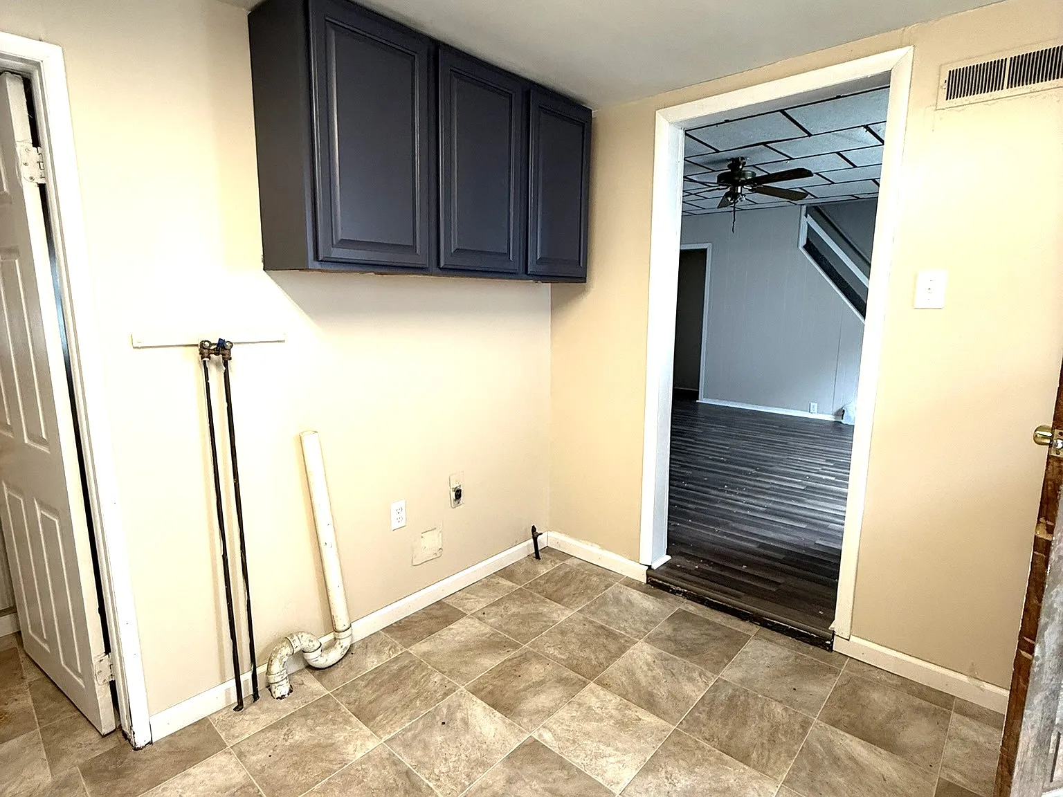 3 bed, 900 sqft, $1,250 — Photo 2