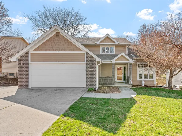 442 Edgewood Ln, Pleasant Hill, IA 50327