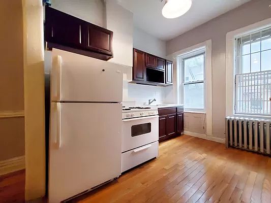 2nd image of 940 Kent Ave #1