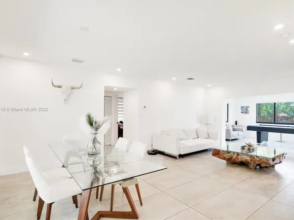 2 NW 111th St, Miami Shores, FL 33168