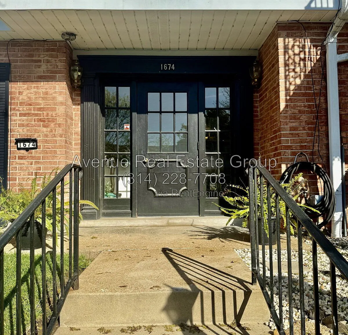2 bed, 1.0 bath, 904 sqft, $1,200 — Photo 1