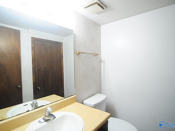 5th image of 9002 Mahogany Row SE