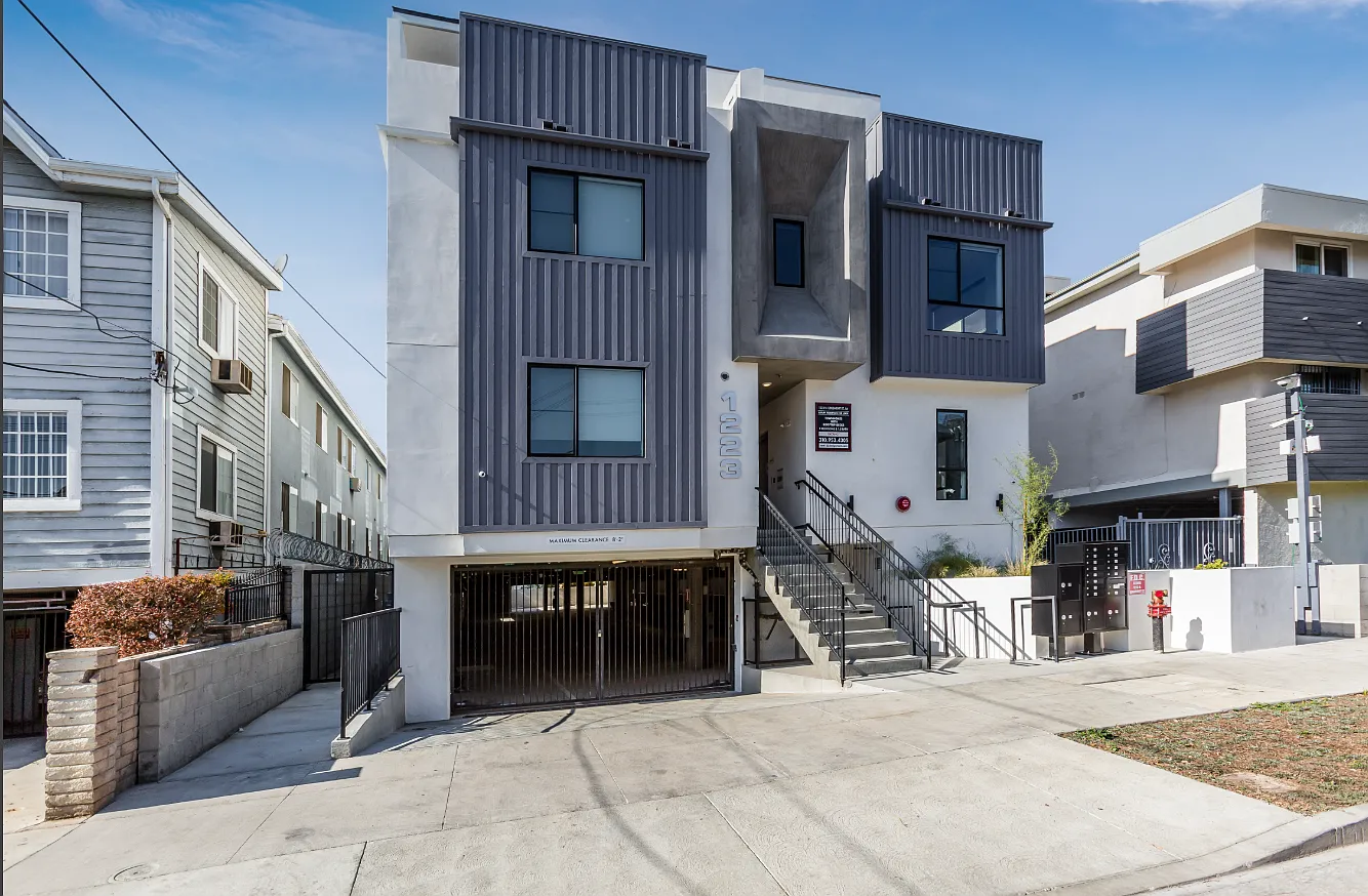 1 bed, 1.5 bath, 850 sqft, $2,800 — Photo 1