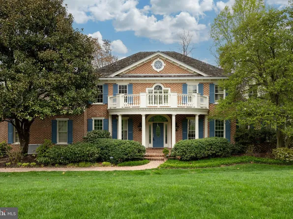 301 Freedom Ct, Newtown Square, PA 19073