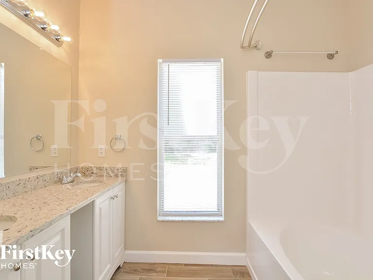 805 Cheriton St — Photo 10