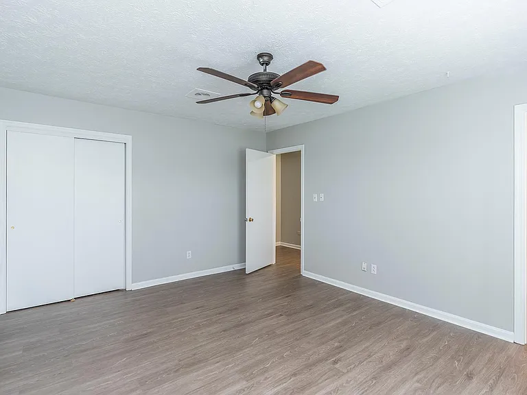 3498 Sutherland Dr — Photo 16