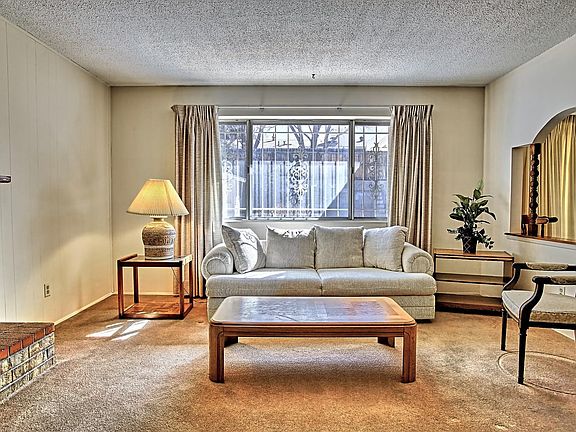 3rd image of 10424 Manzanillo Ave NE
