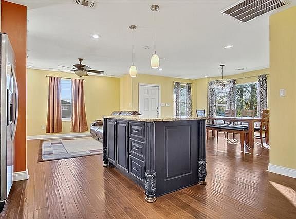 5th image of 851 French St