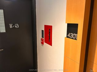 11 Wellesley St W #4301-C01, Toronto, ON M4Y 0G4