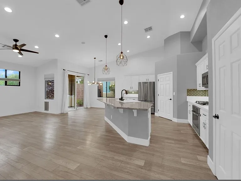 9929 Lago De Coco Ave — Photo 7