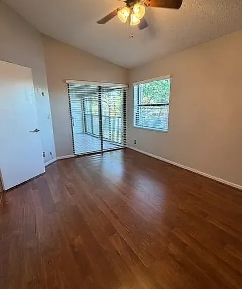 106 Freedom Ct — Photo 16