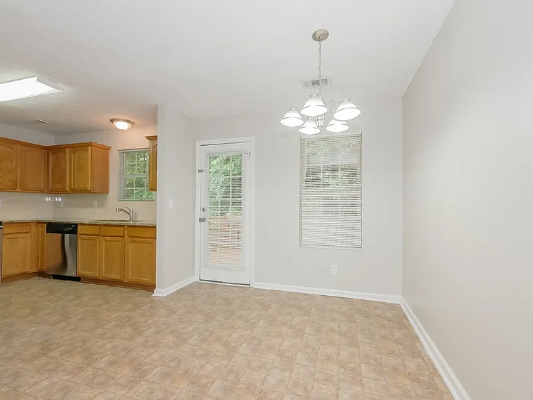 1974 Oak Terrace Dr SE — Photo 7