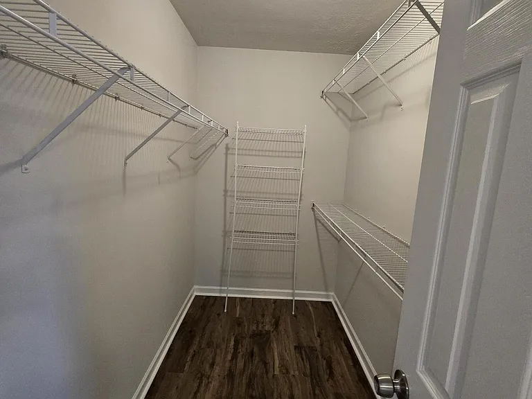 639 Lory Ln — Photo 19