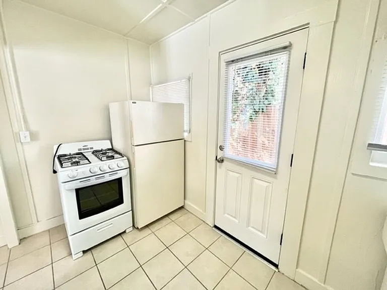 1519 Spruce Ave — Photo 4