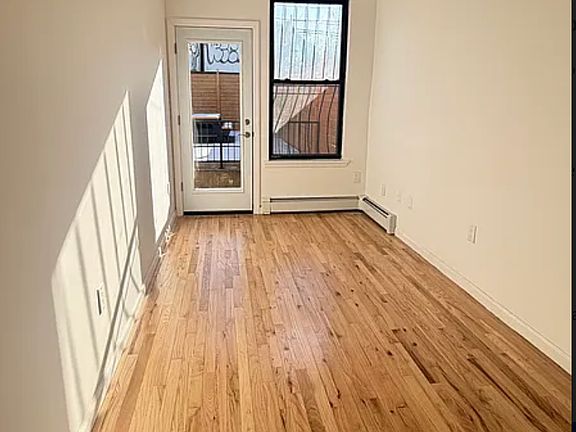 4th image of 198 Moffat St #2