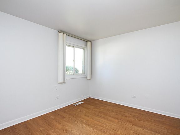 3rd image of 17725 Rosewood Ter