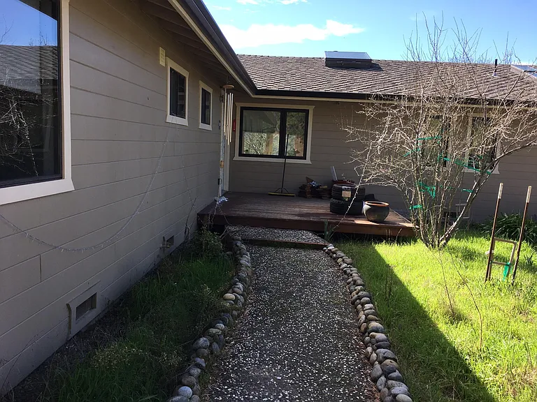 800 Sanel Dr — Photo 1