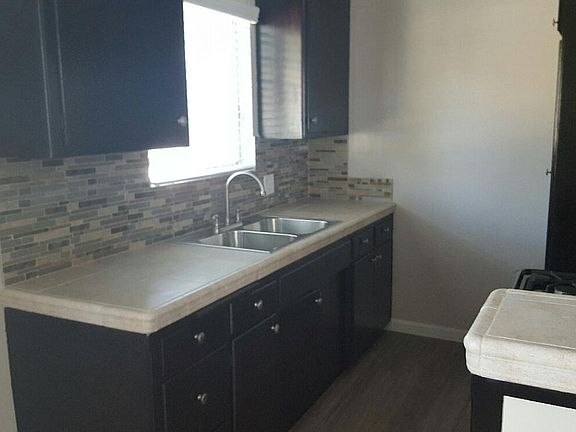 2nd image of 1811 Huntington Dr APT 1
