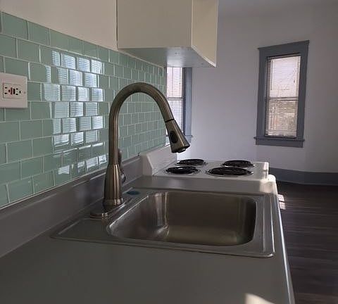 3rd image of 906 Pacific Ave APT 14