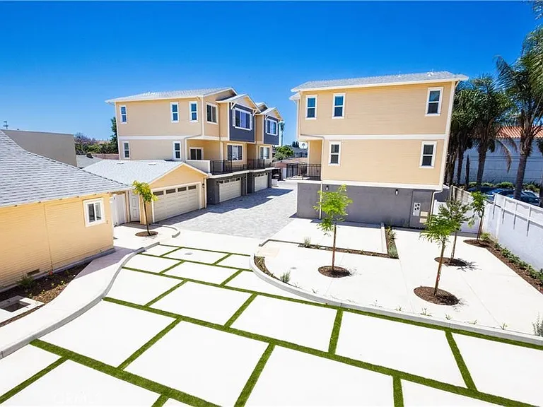 1042 San Juan St — Photo 4