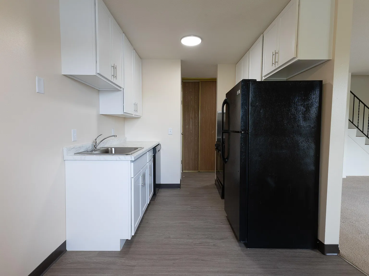 Robin Court — Photo 1