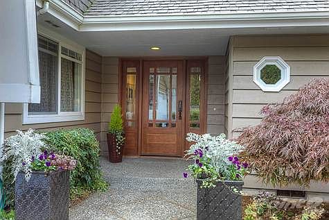 2nd image of 10897 Maiden Ln NE