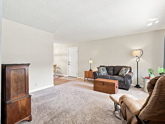 5th image of 3128 Somerset Dr