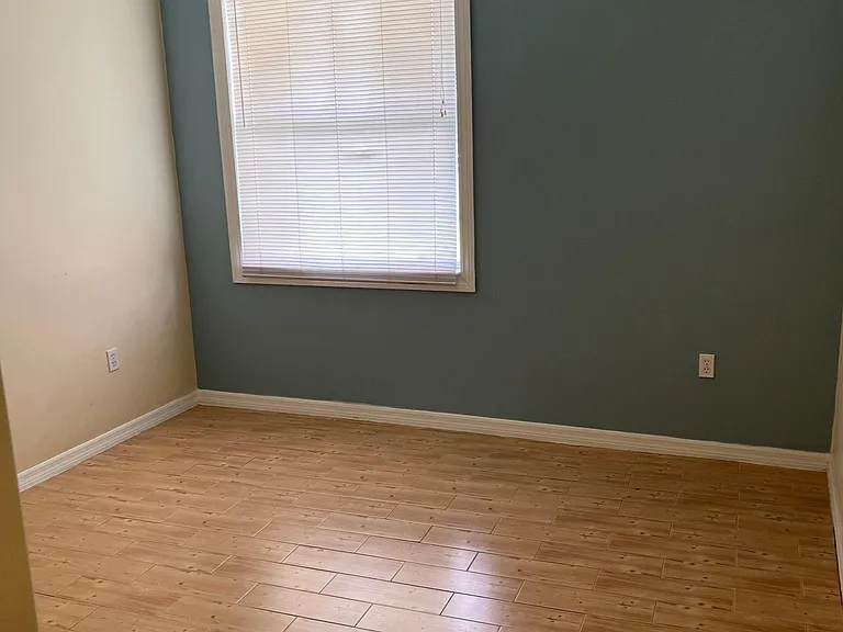 317 SE 16th Pl — Photo 7