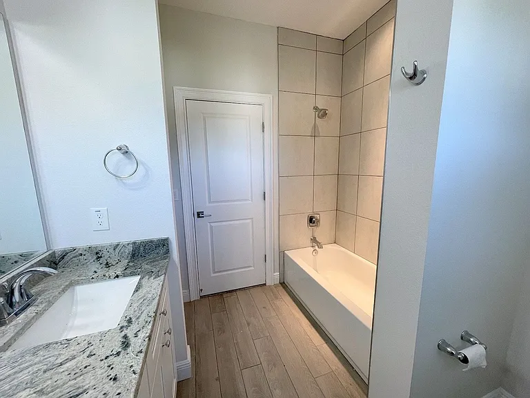 2502 W Fig St #2 — Photo 15