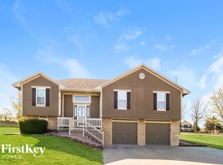 1021 Redwood Dr, Raymore, MO 64083