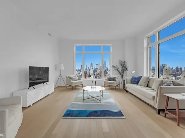 200 East 83rd Street image 1 of 18