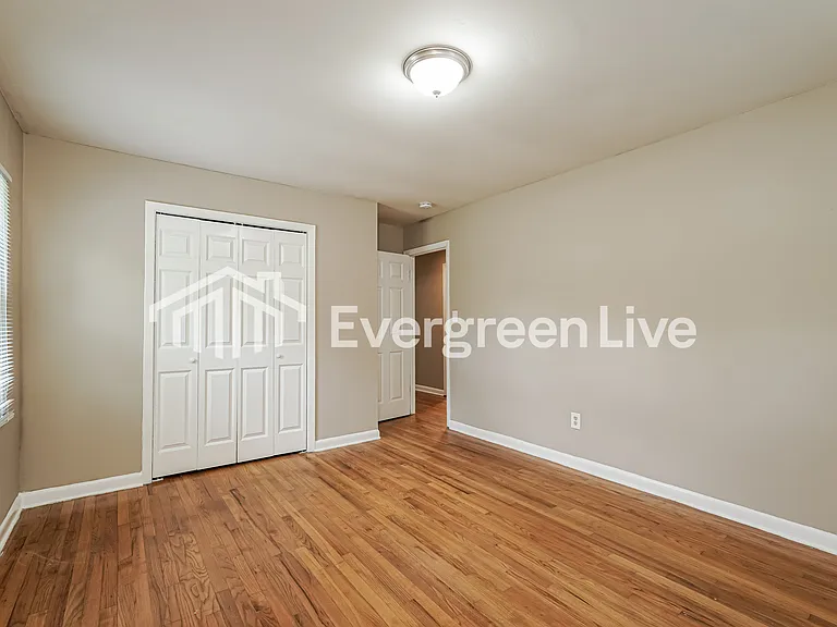 323 Marshall St — Photo 9