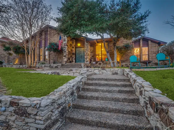 9701 Vista Oaks Dr, Dallas, TX 75243