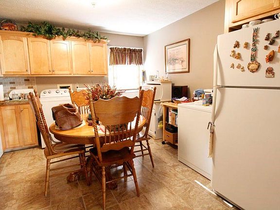 3rd image of 312 Comer Ave