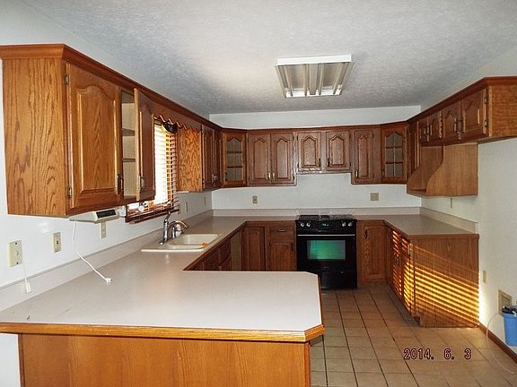 3rd image of 836 Vernis Dr