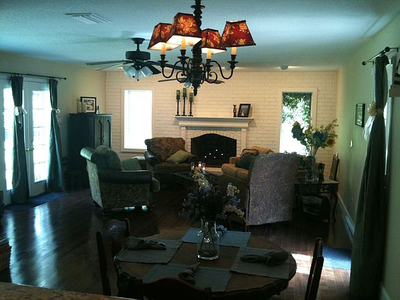 Great Room w Fireplace