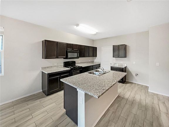 3rd image of 3704 Conyers Ln