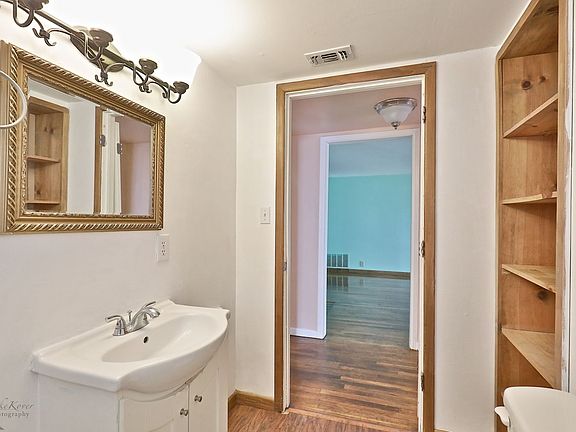 4th image of 2428 Maple St