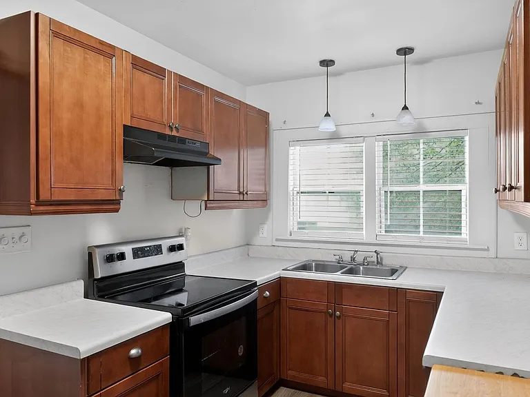879 Sylvan Pl SW — Photo 7